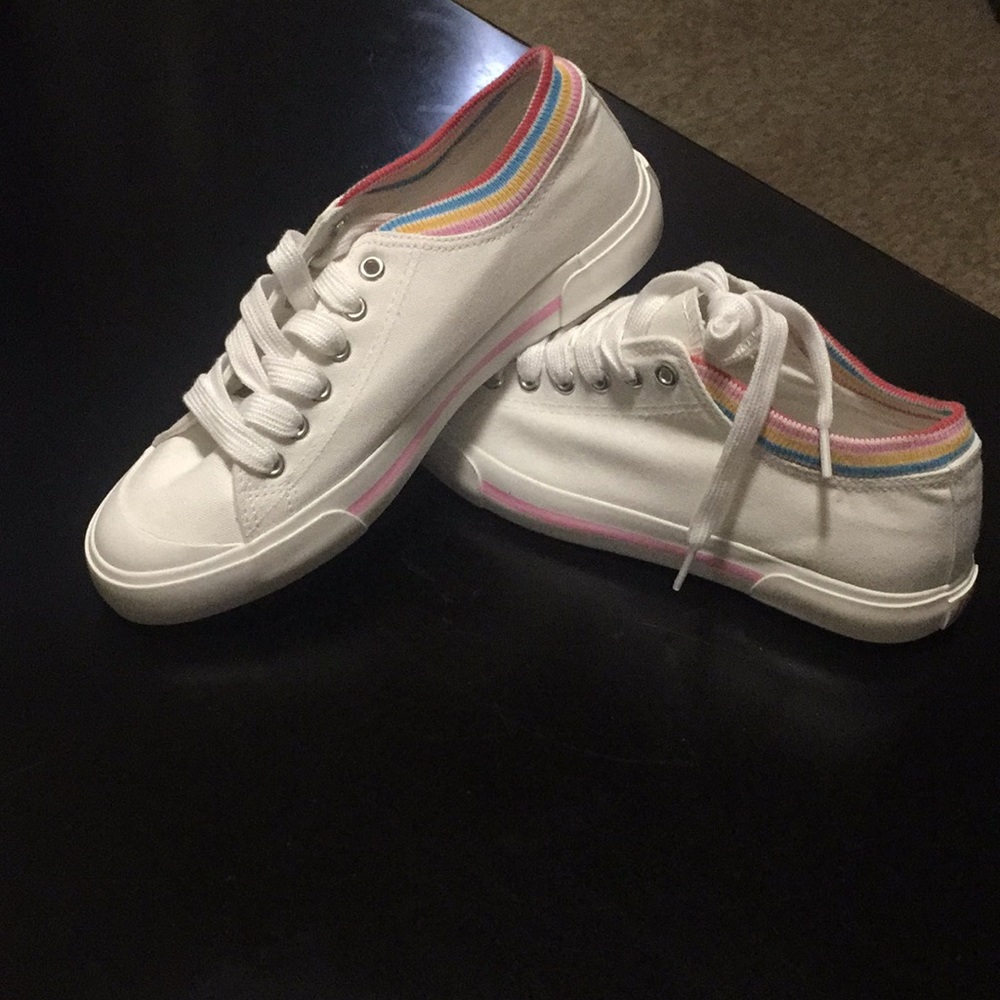 Shoes - Picture 2 of 3